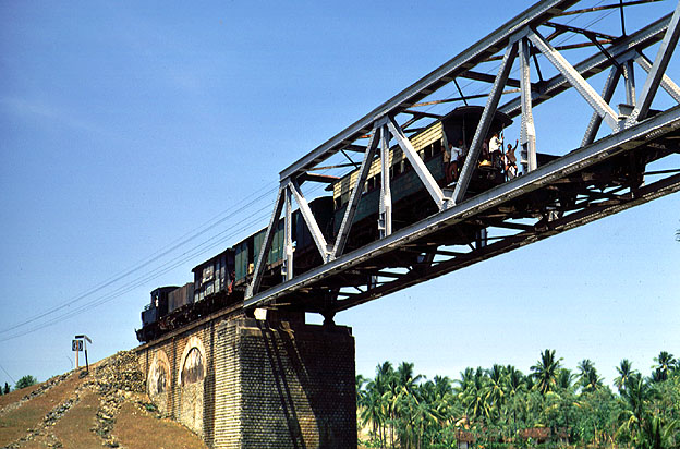 Pleng Train Bridge Java Java