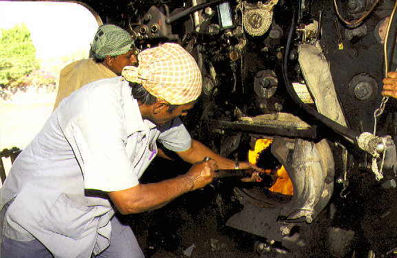 The fireman of YP 2684 is doing his job near Junagadh. 14.04.1998