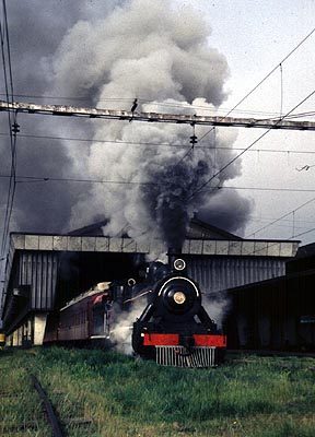northbound, 534, NB 4-6-0 1908, departing Temuco Chile, 20.10.98