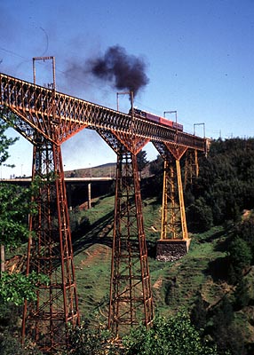 534, NB 4-6-0 1908 on the Malleco viaduct, highest in Chile (330 ft above M. River), Collipulli ,Chile24.10.98