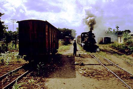 082 gets out of Xai-Xai, March 1994