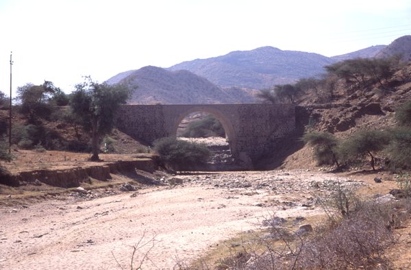 rzer003.jpg (57858 bytes)